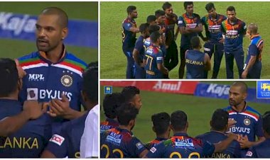 Spirit of cricket - Sri Lankan players listening to Shikhar Dhawan after series victory