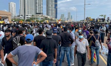 Massive anti-government  protest continues at Galle Face Green