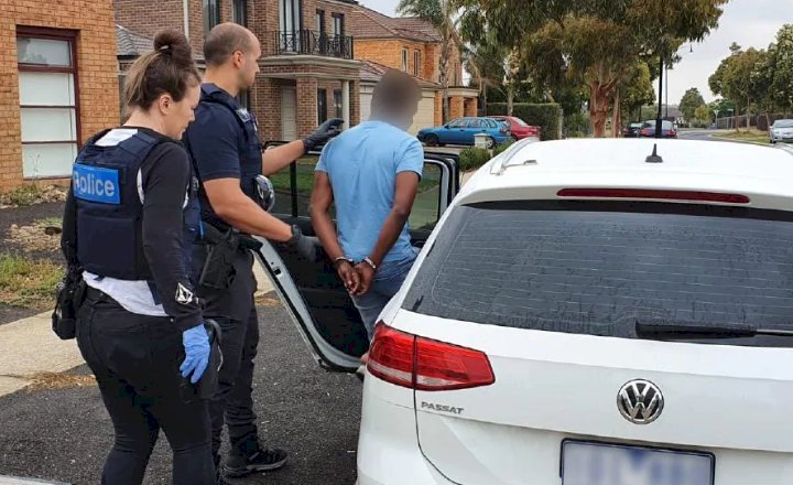 Melbourne Police arrest members of alleged CBD Pickpocketing Ring -  Five from Sri Lanka and Two from India