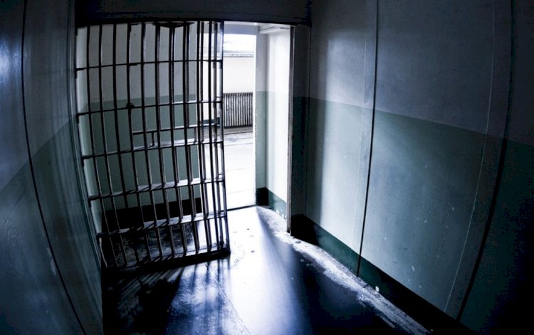 බන්ධනාගාර ඉතිහාසයේ  නව  පිටුවක් සටහන්  කරමින් රැඳවියන් 2,961 දෙනෙකු  ඇප  මත මුදා හැරේ